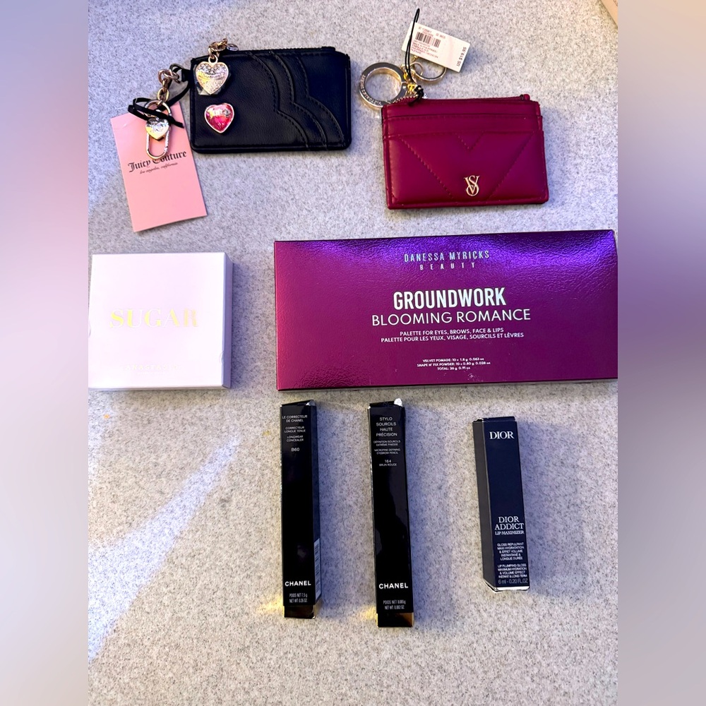 BNIB) high-end namebrand makeup bundle
